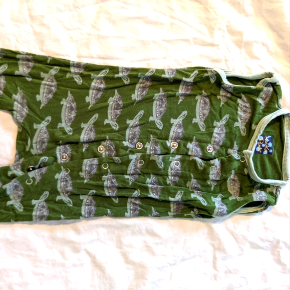KicKee Pants size 3-6 months Green Turtle print romper
